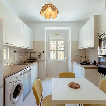 아파트 Large Family Apartment, *