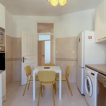 Large Family Apartment, Lisboa
